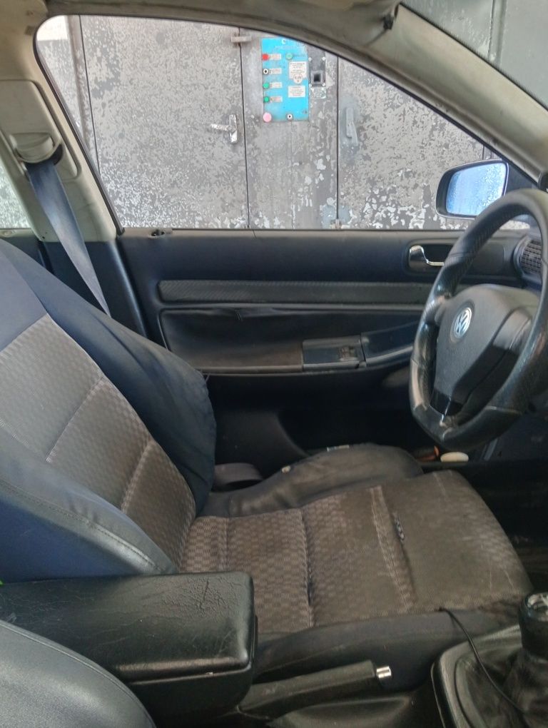 Vendo Audi A4 com material