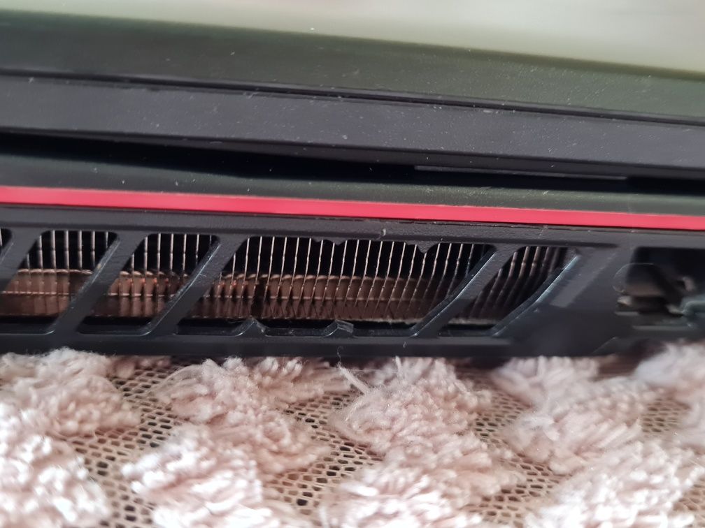 Laptop gamingowy MSI GL73 8RC – bardzo dobry stan