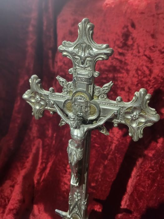 Krzyż Trójca Święta Ewangelisci zdobiona pasyjka