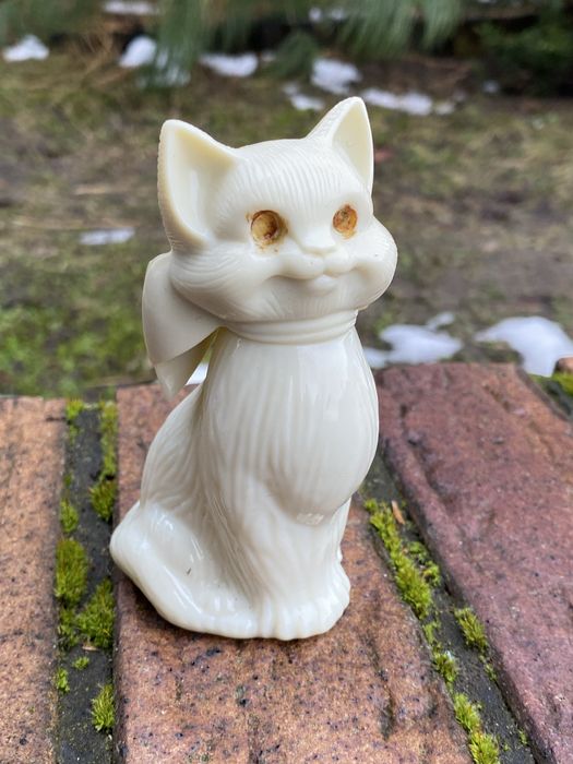 Avon flakon po perfumach kot