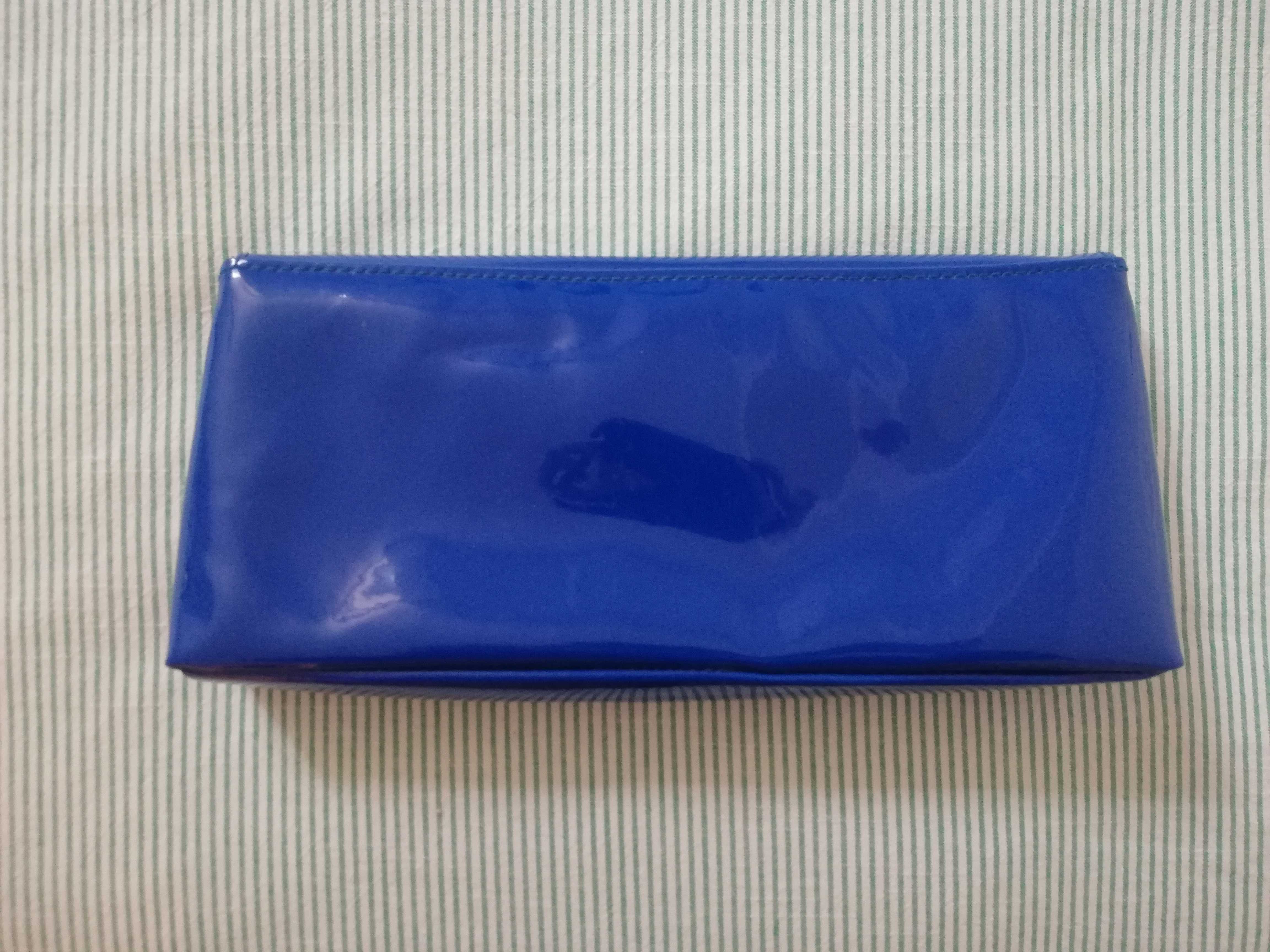 Mala envelope (clutch) azul eléctrico