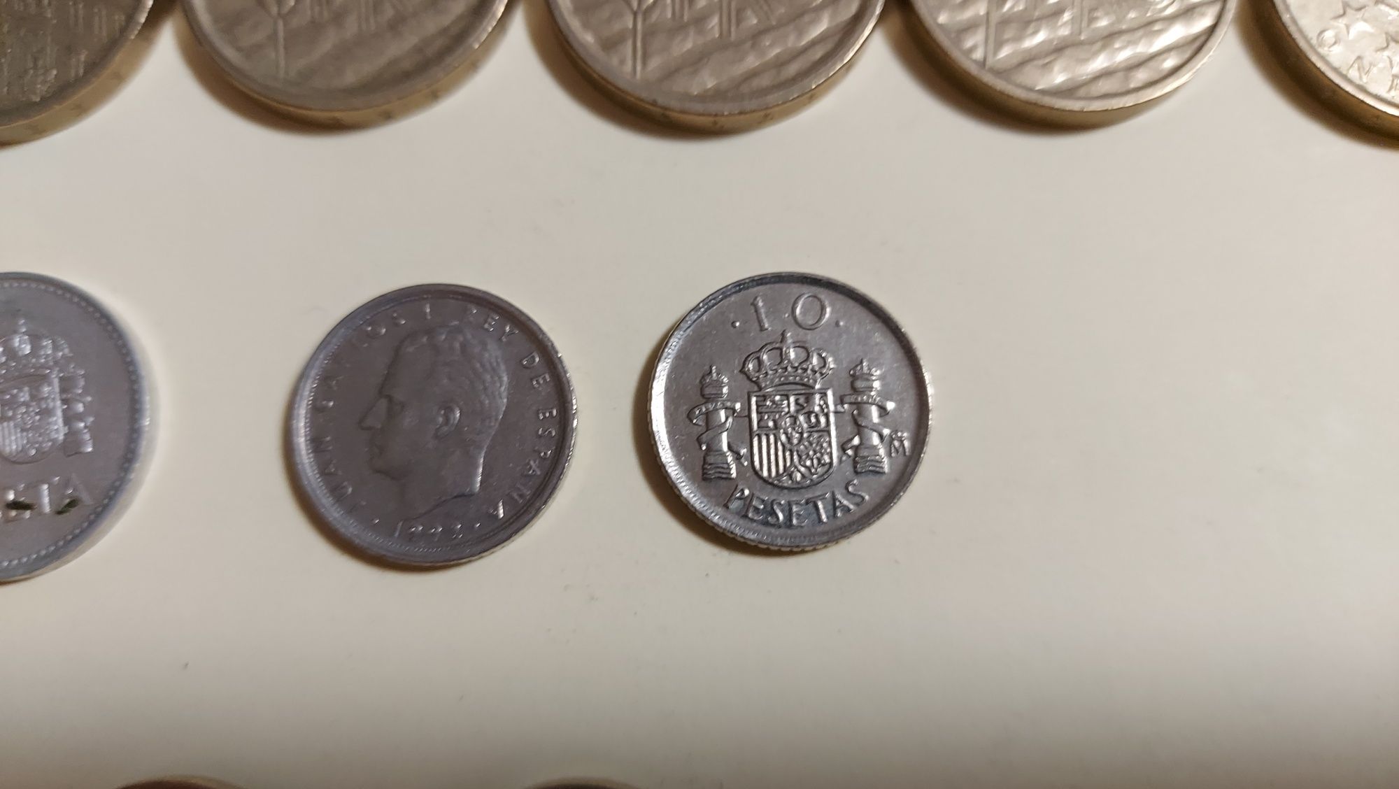 Moedas de Espanha Pesetas diversas (72 moedas no total)