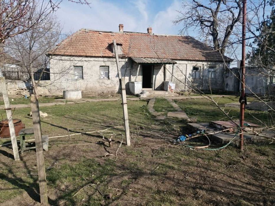 Продам старий будинок з присадибною ділянкою, понад річкою