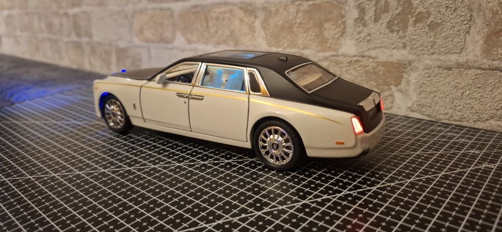 Model Rolls-Royce Phantom 1:24