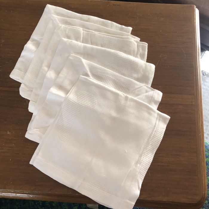 Guardanapos brancos novos