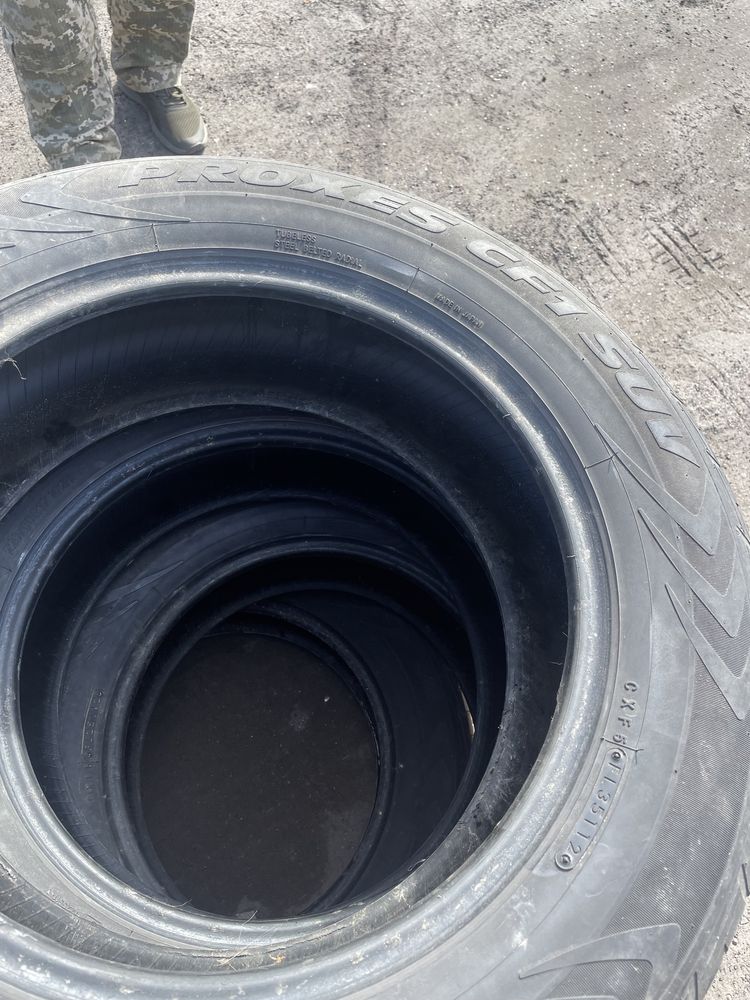 Комплект літніх шин 225/65 r17 TOYO