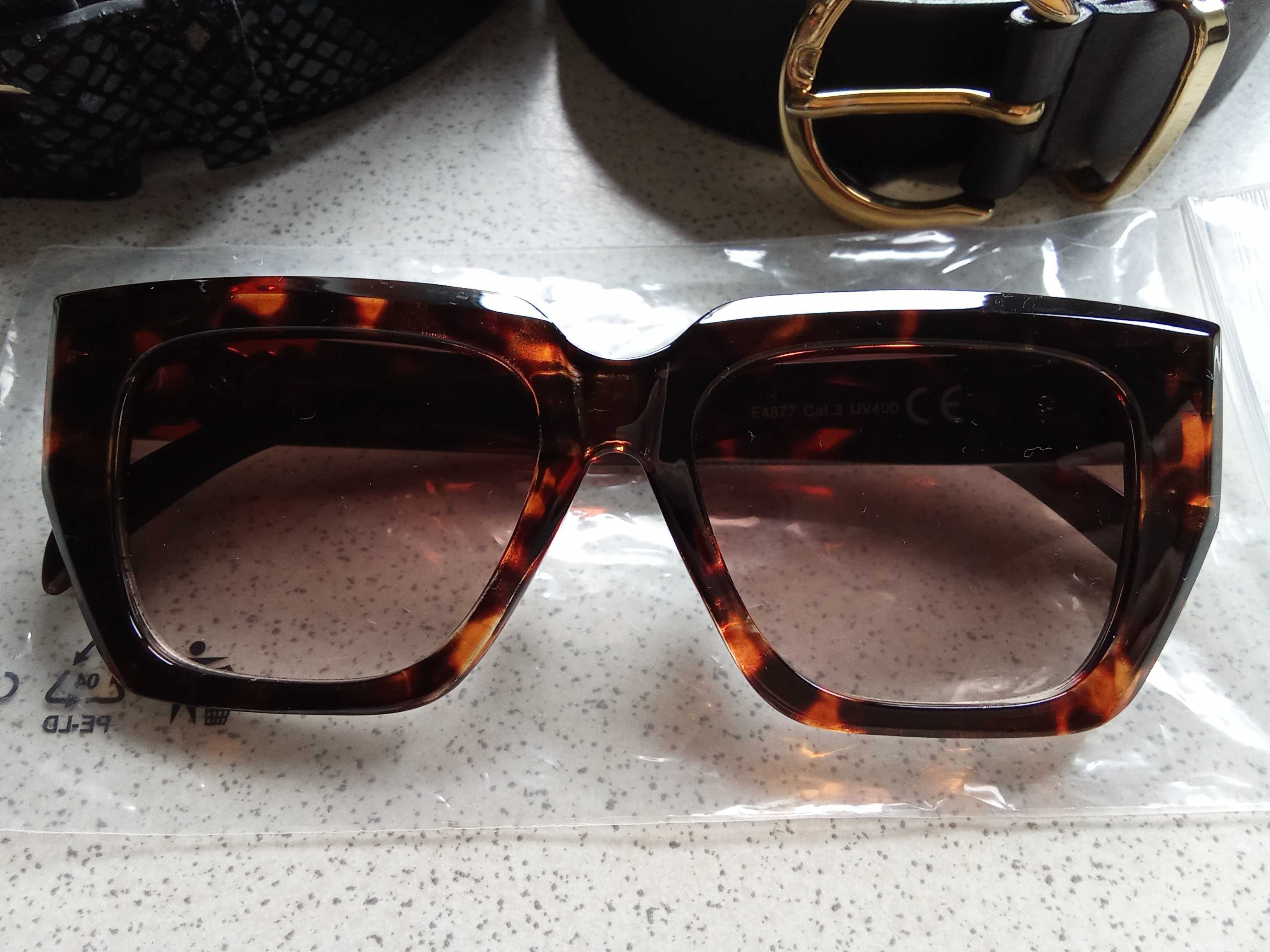 2 paski Zara i okulary przeciwsłoneczne