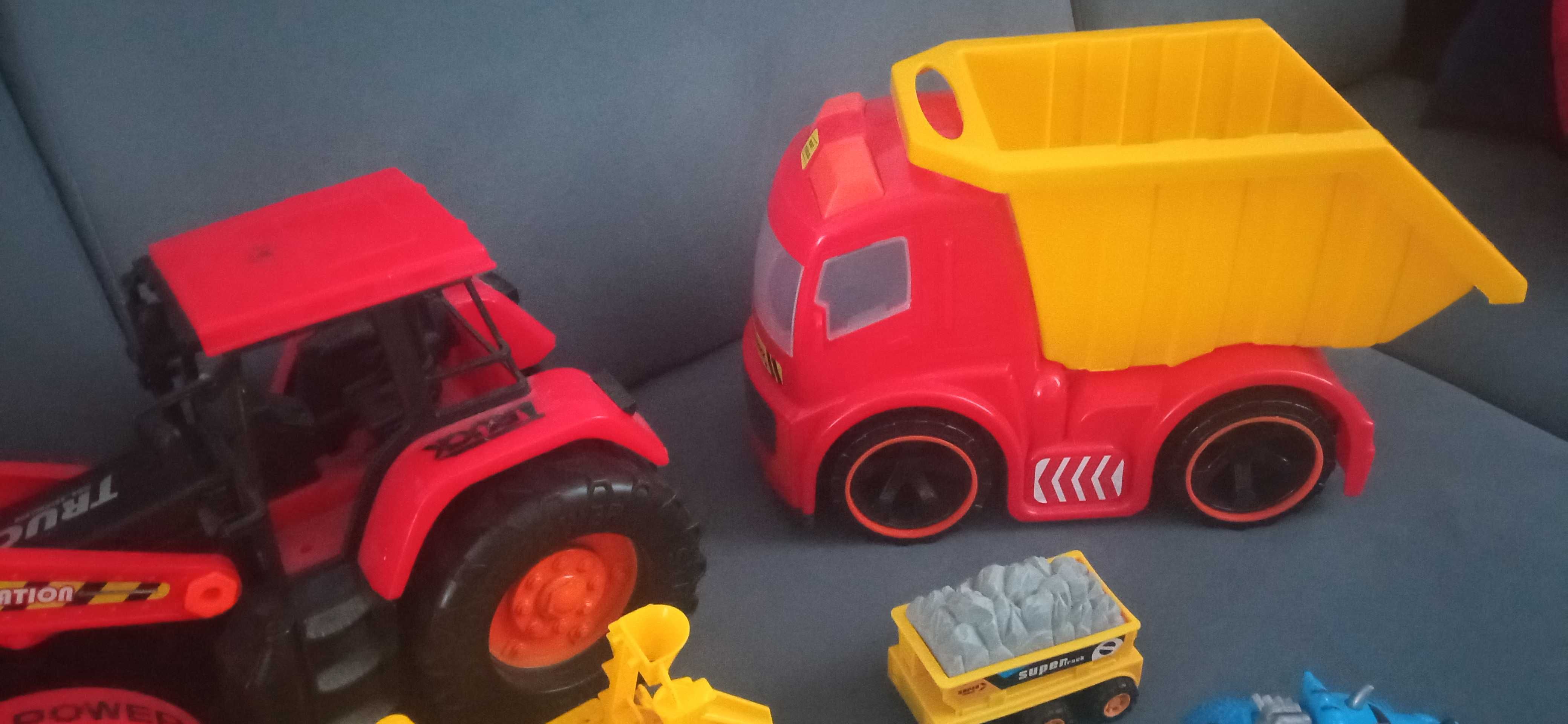Zestaw traktorów, maszyn rolniczych i innych pojazdow