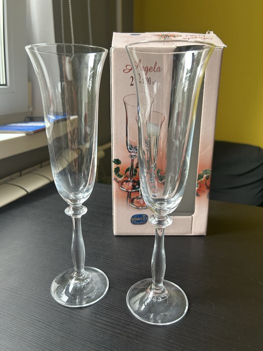 Келихи для шампанського на ніжці пара