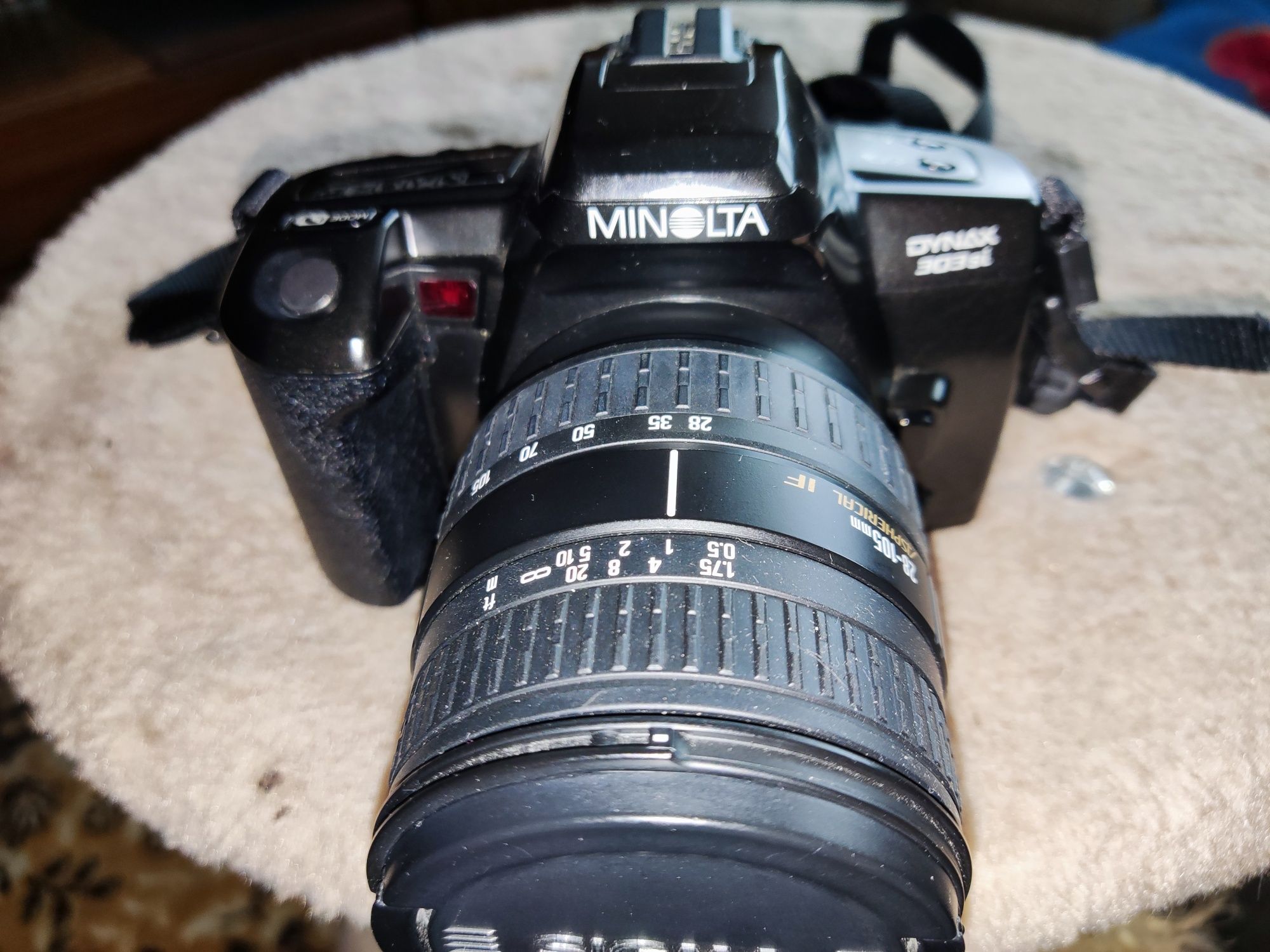 Продам плёночный фотоаппарат Minolta dynax 303 si