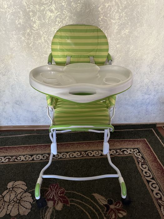 Столик для годування Geoby . В подарунок слюнявчик новенький