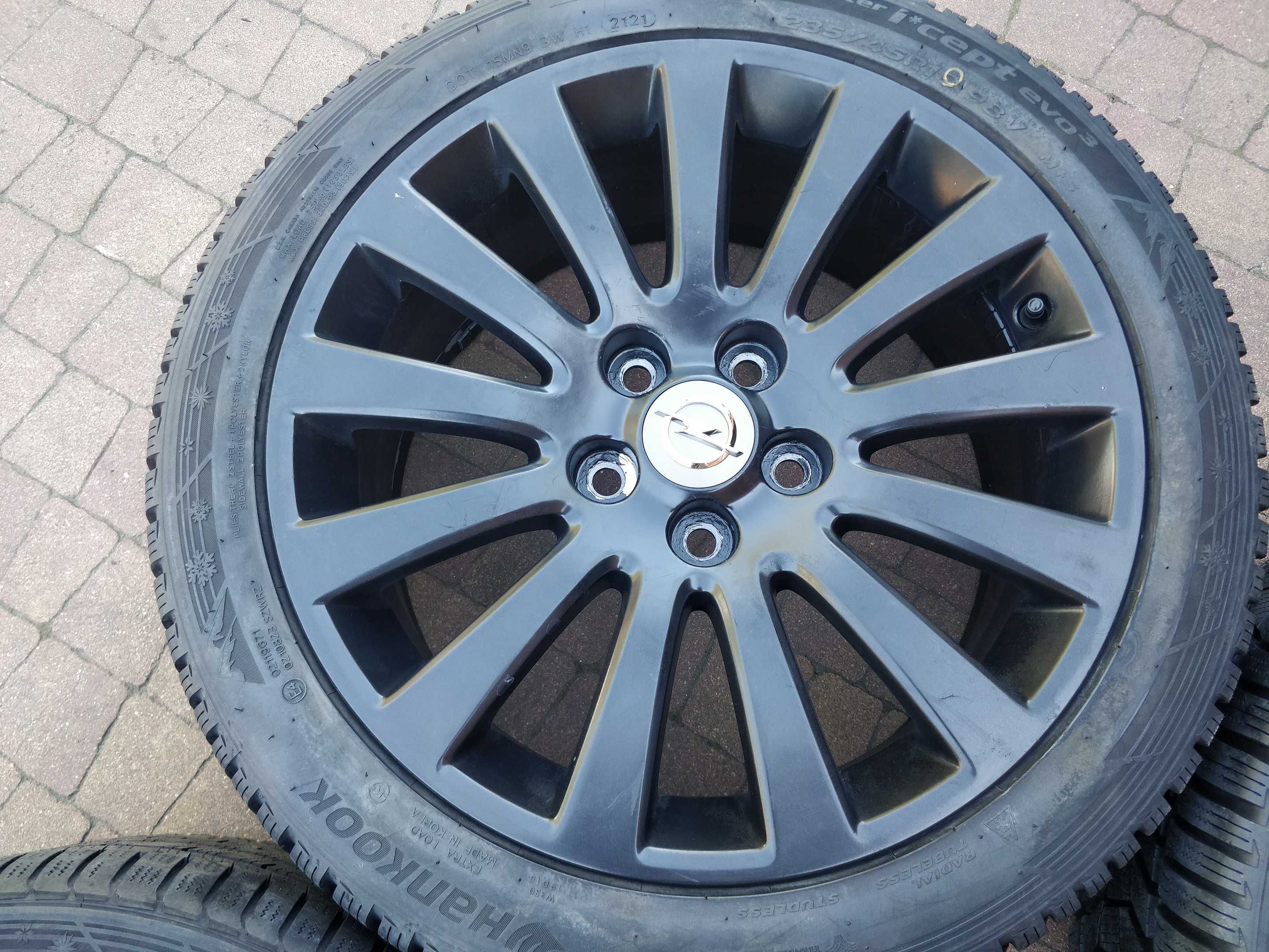 3491. Koła letnie Insignia A oryginalne 5x120 8J ET42 czarne 235/45/18