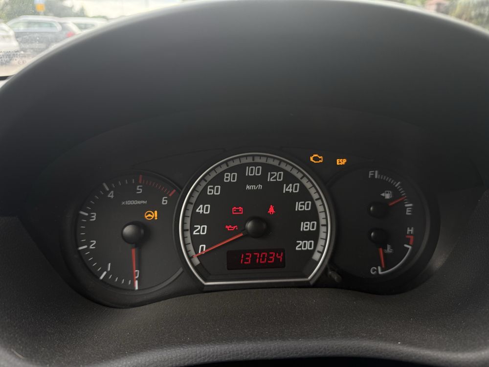 Suzuki Swift białe