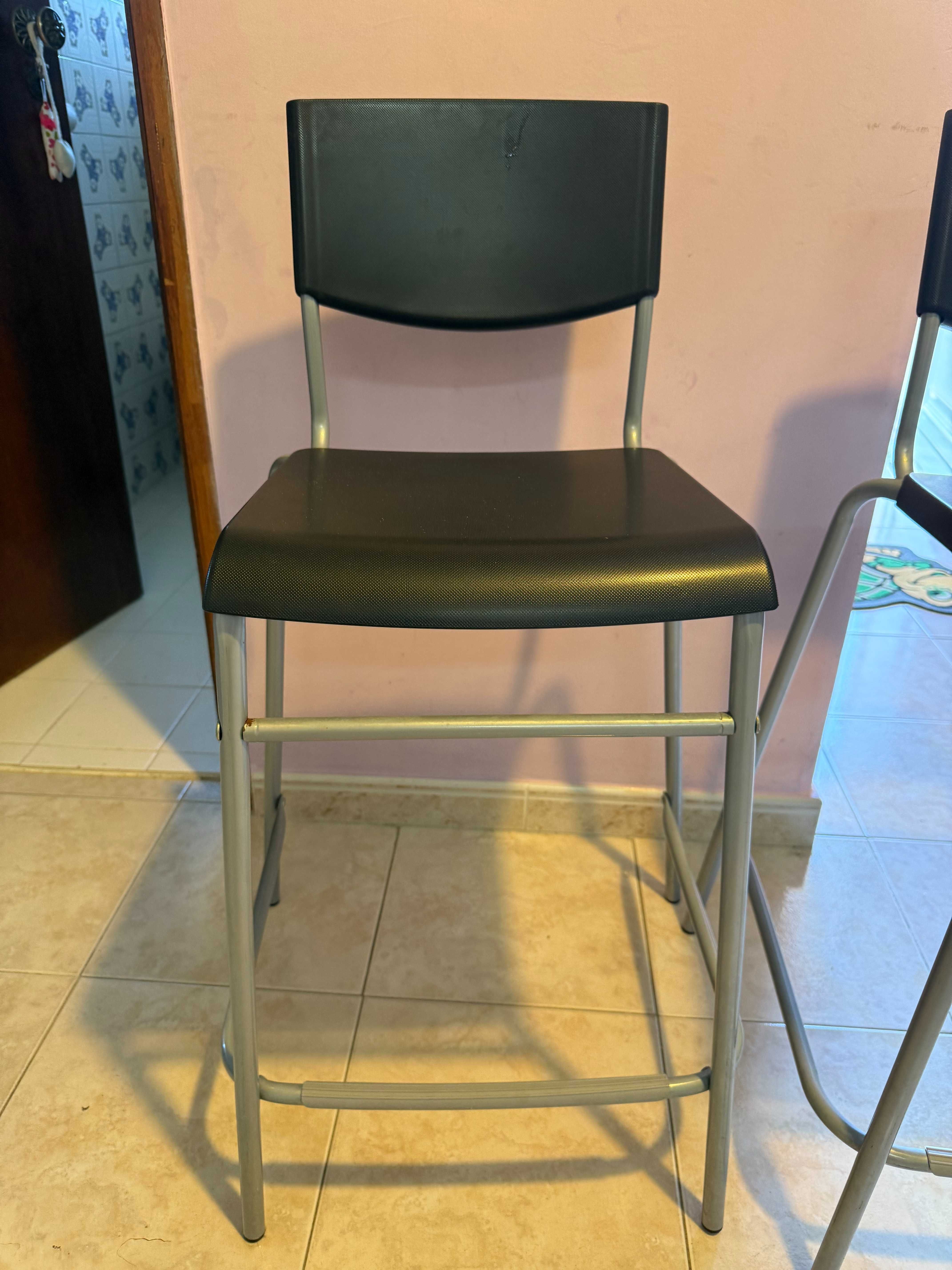 cadeiras et mesa