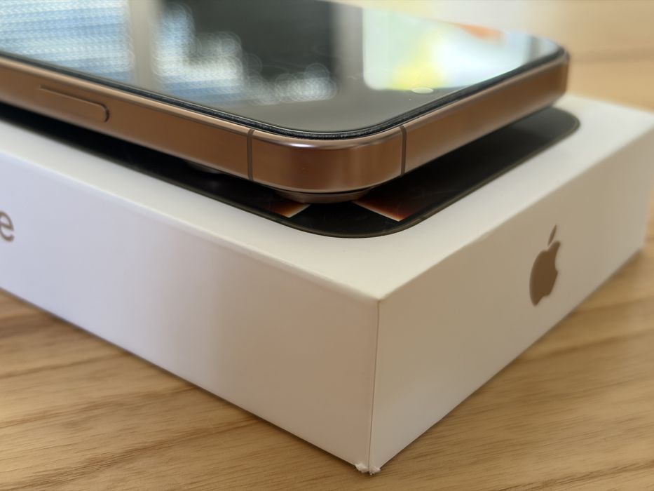 iPhonie 16 Pro Max 256GB desert titanium + ETUI