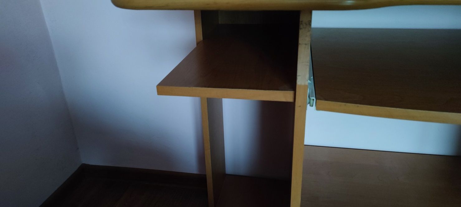 Biurko solidne jasne