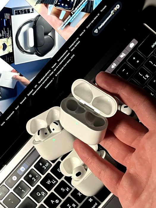 Магазин б/у Кейс AirPods 4 A3058 A3050 A3053 Оригинал