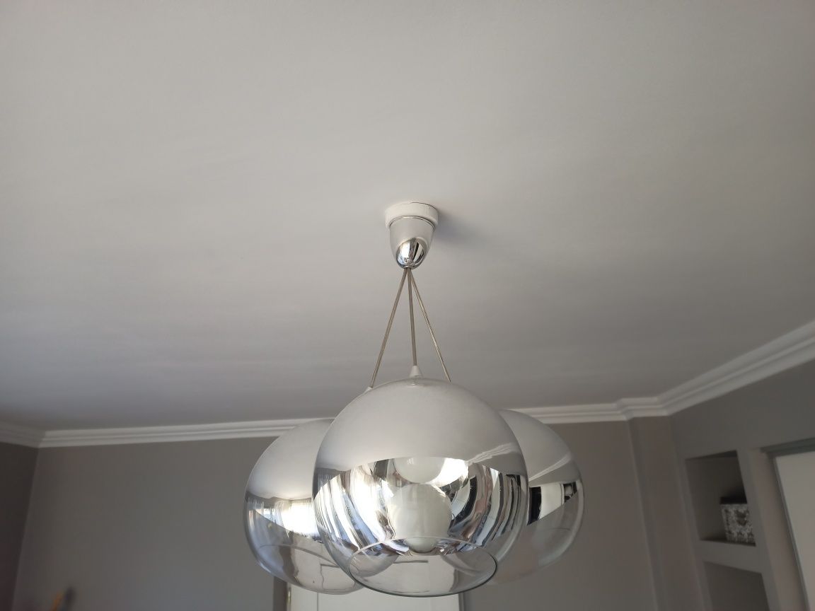 Szklana loftowa lampa