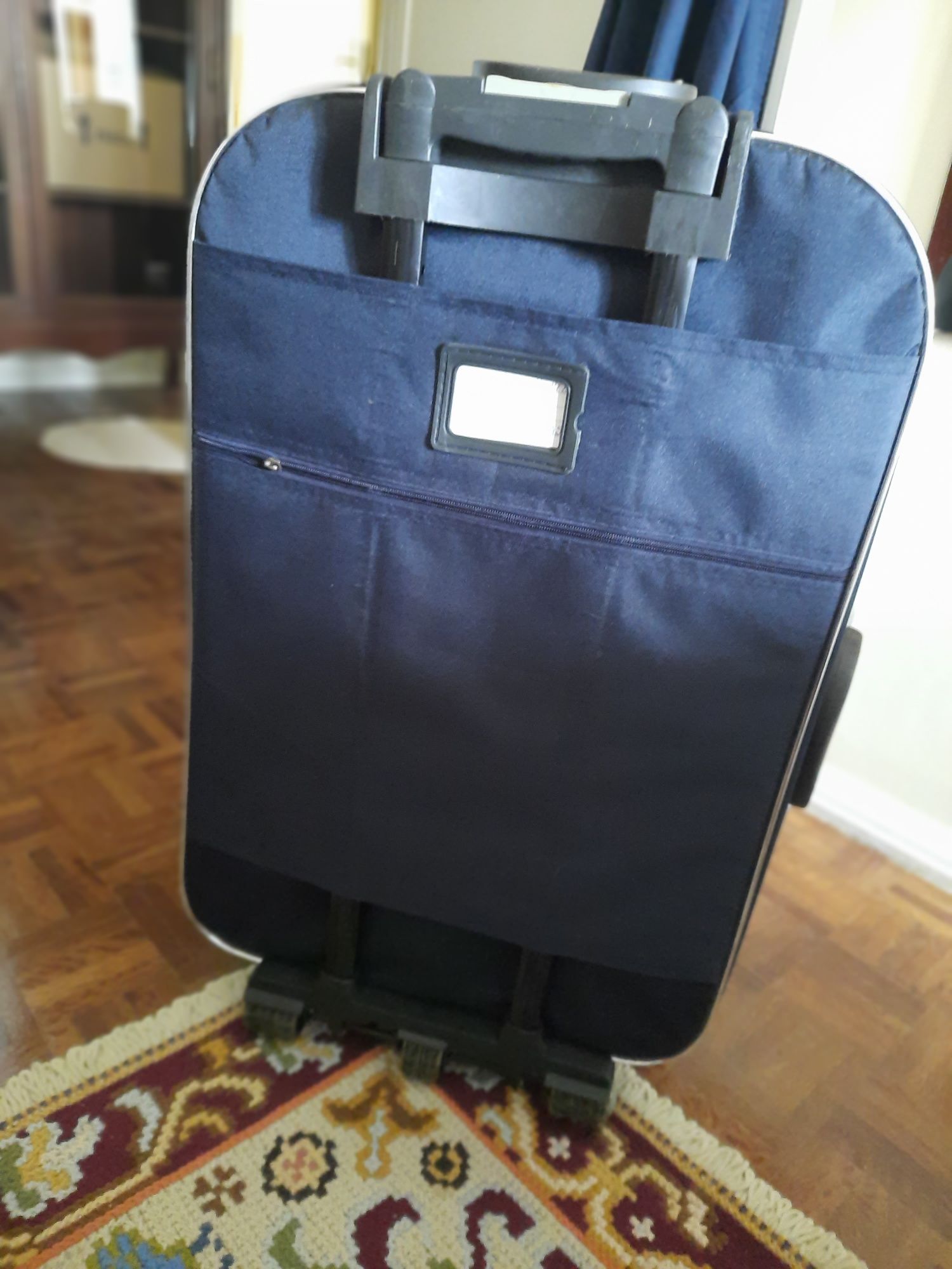 Mala de viagem de porão como nova