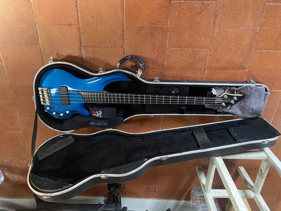 Baixo Cort Curbow Bass