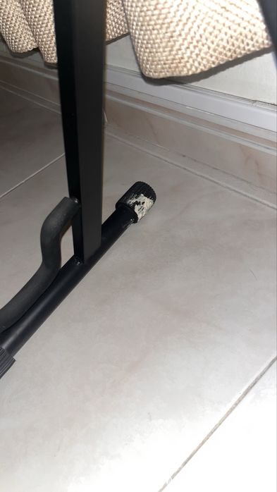 Viola sem cordas com apoio