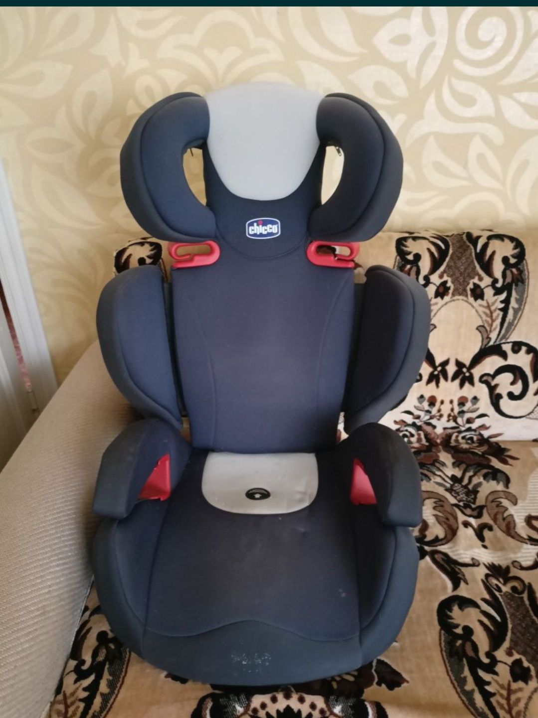 Автомобільне крісло CHICCO для дітей 9-36 кг