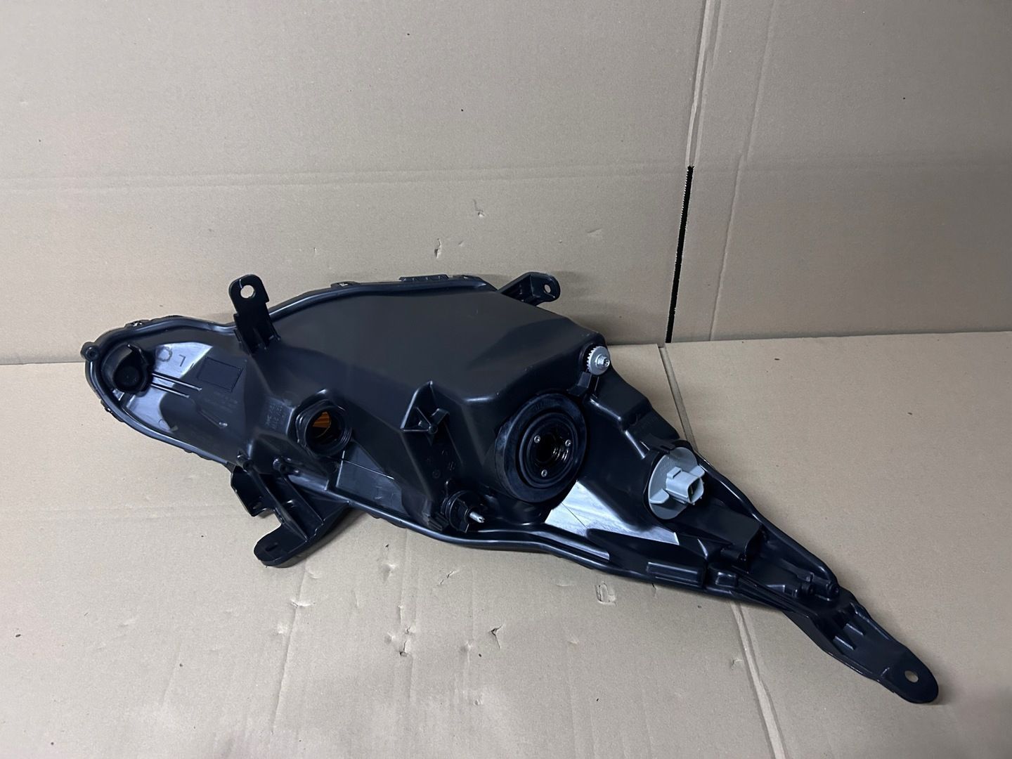 TOYOTA AYGO OD 14- REFLEKTOR LED LEWY DEPO