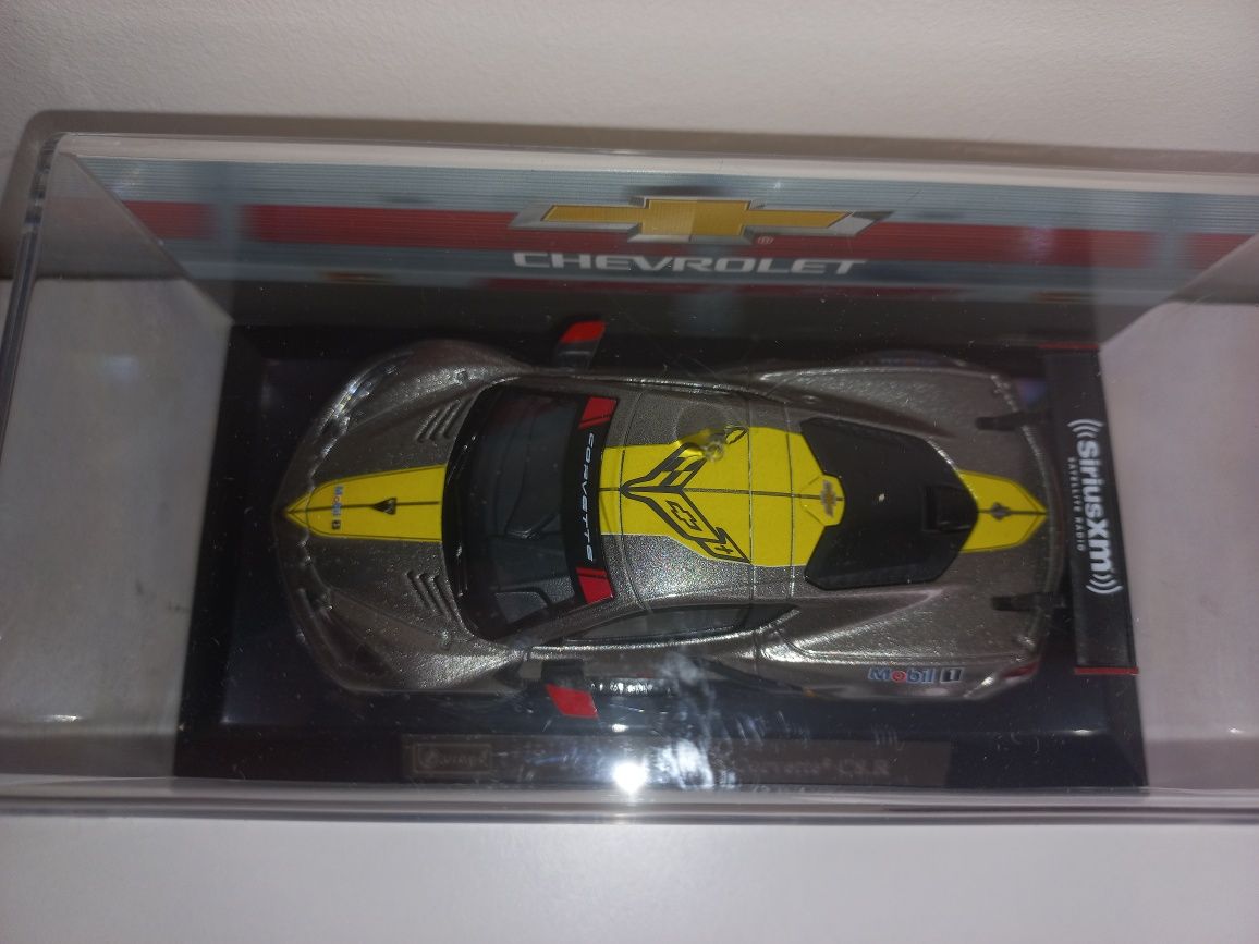 Bburago Chevrolet Corvette CS.R,pod kloszem,skala 1;43