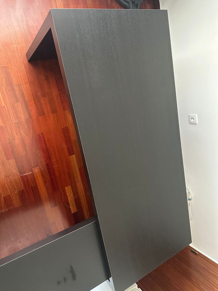 Secretaria de escritorio na cor preta