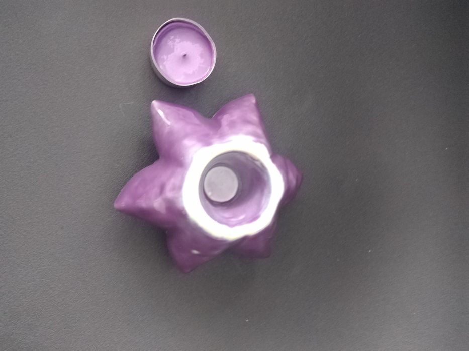 Ceramiczny świecznik Lotos.