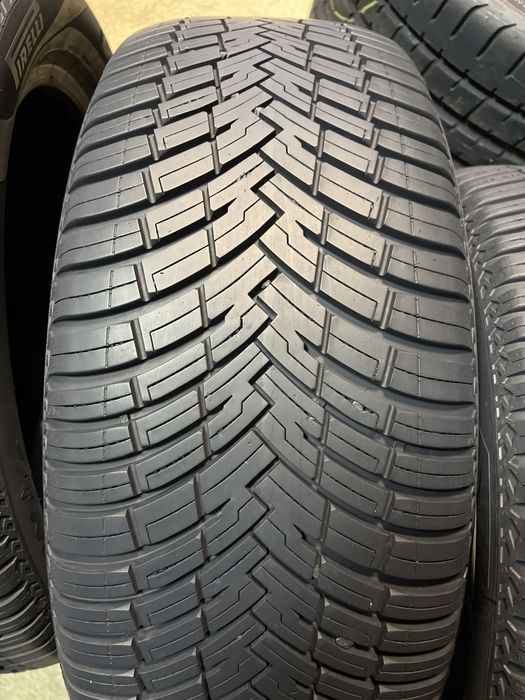 Шины б.у 235 50 R19 Pirelli AllSeason LSF2 SealInside 103W 4 шт