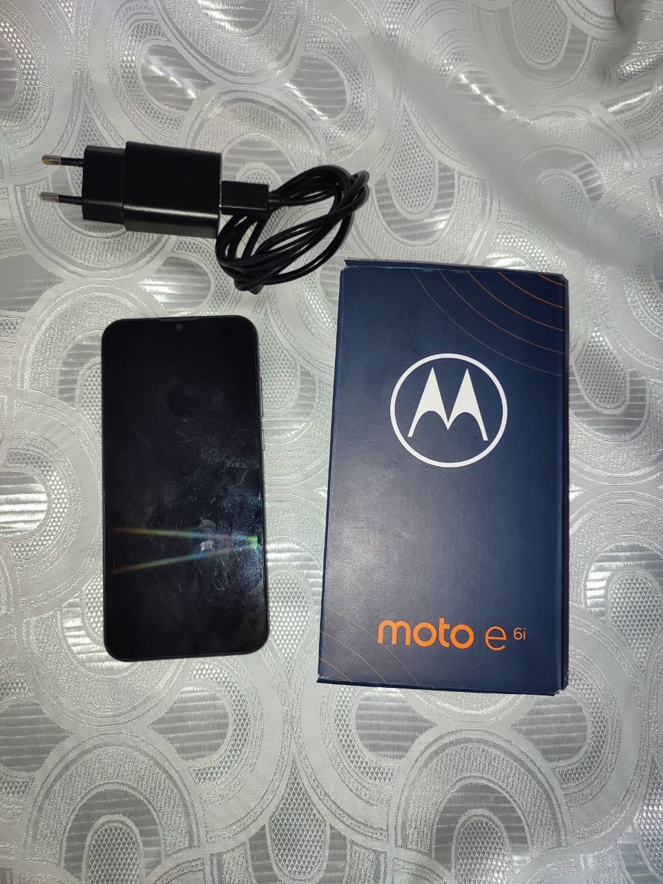 Продам телефон Motorola e6i