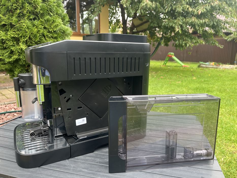 Кавомашина Delonghi Magnifica EVO привезена вз Швейцаріі гарантія