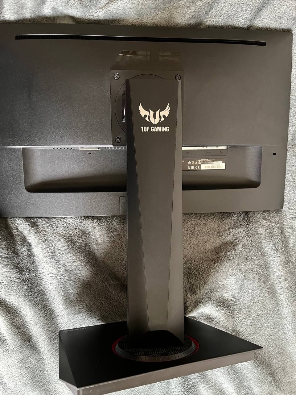 Komputer gamingowy z monitorem 144hz