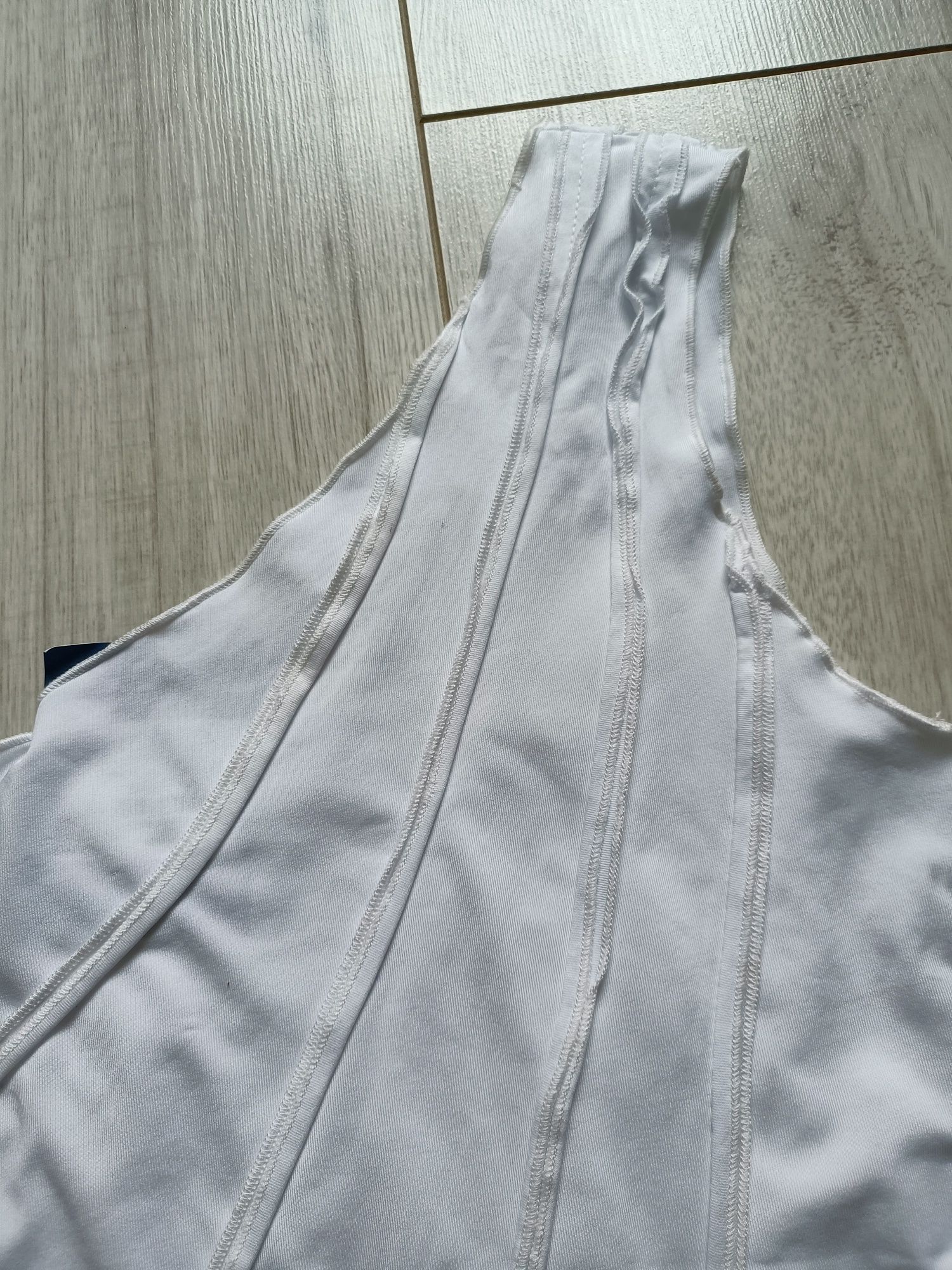 Biała mini modna sukienka sexy dopasowana jedno ramię obcisła XS