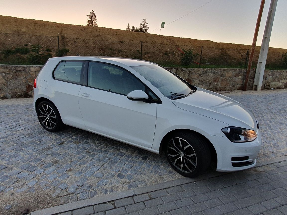 Golf 7 TDI 1.6 TDI muito bem estimado