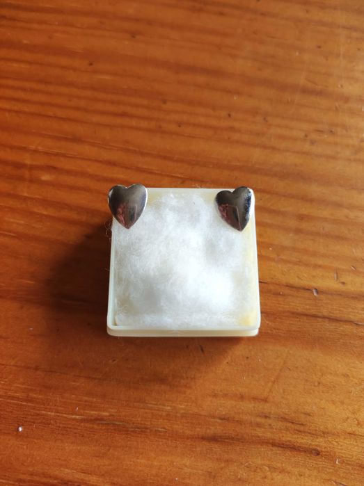 Brincos em forma de Coração Prateados