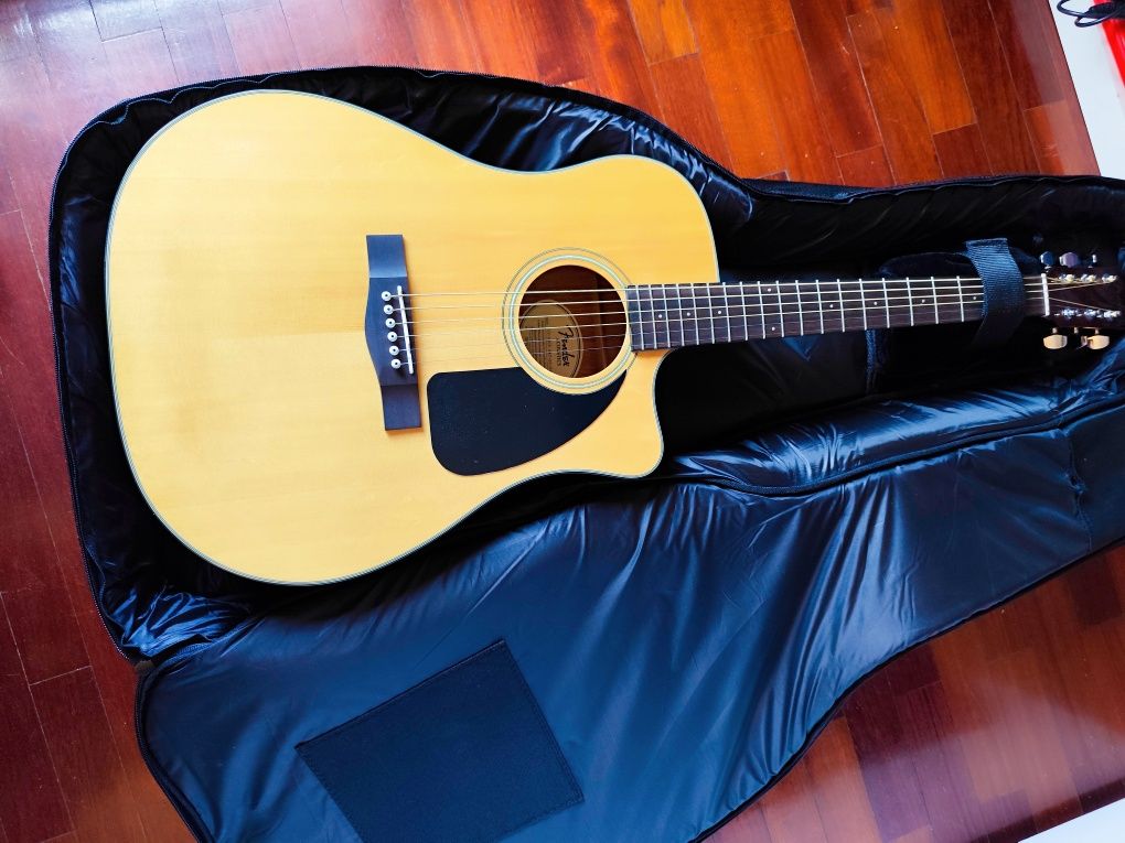 Guitarra Electro-Acústica Dreadnought Fender