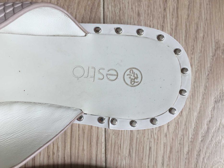 Шкіряні шльопанці Estro 38 розмір