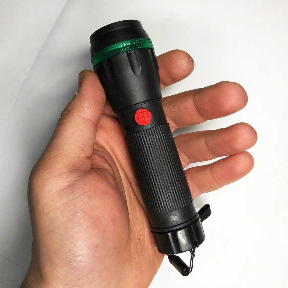 Ручний ліхтарик на батарейках (3хААА) з функцією зуму, кишеньковий