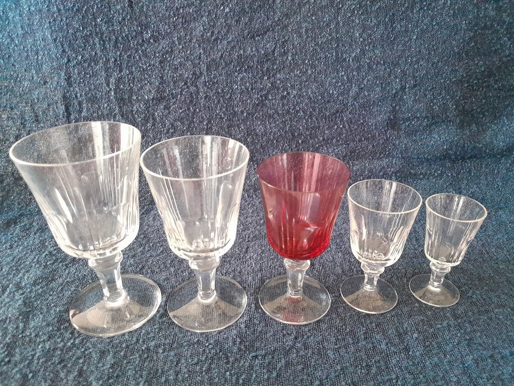 Serviço de copos de cristal antigos