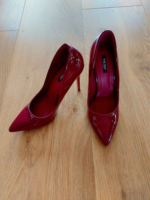 Piękne wysokie szpilki 38