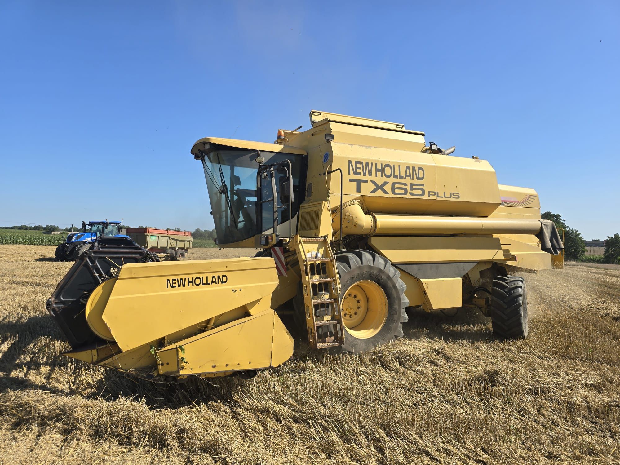 New Holland TX 65 PLUS napęd 4x4 heder 5m sprowadzony (62,64,66,67,68)