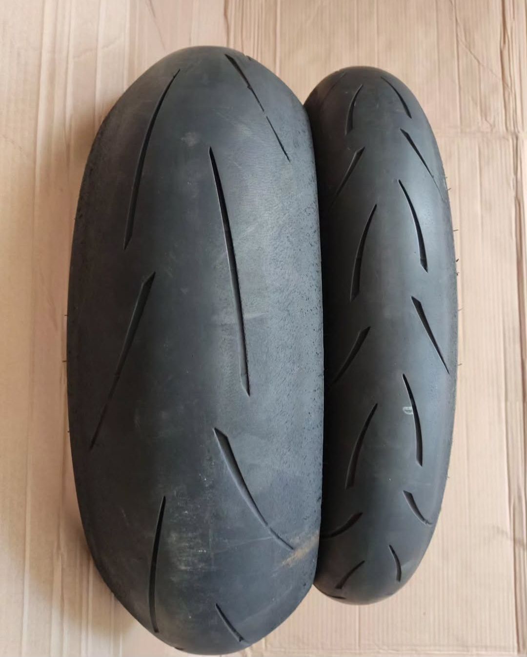 120/70 + 180/55 zr17 racetec K3 dot 0222 metzeler