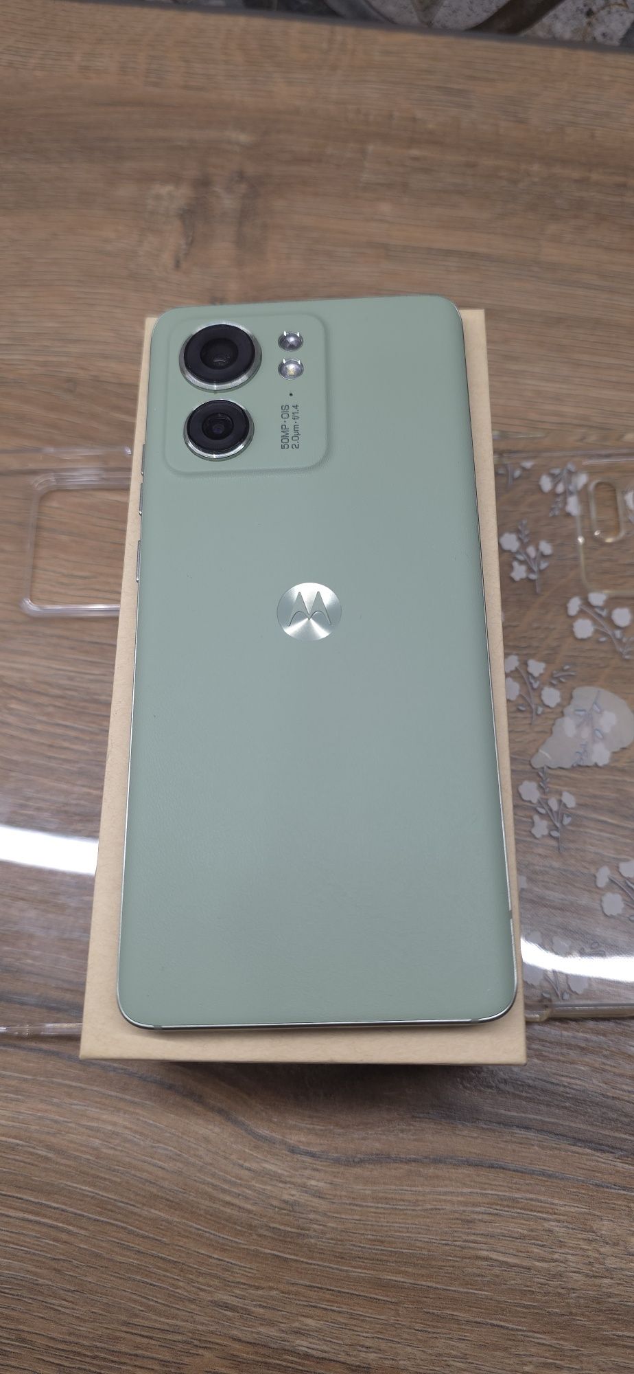 Продам телефон Motorola edge 40  8/256 green