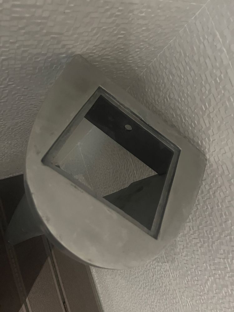 Floreira em aço ou peça decorativa