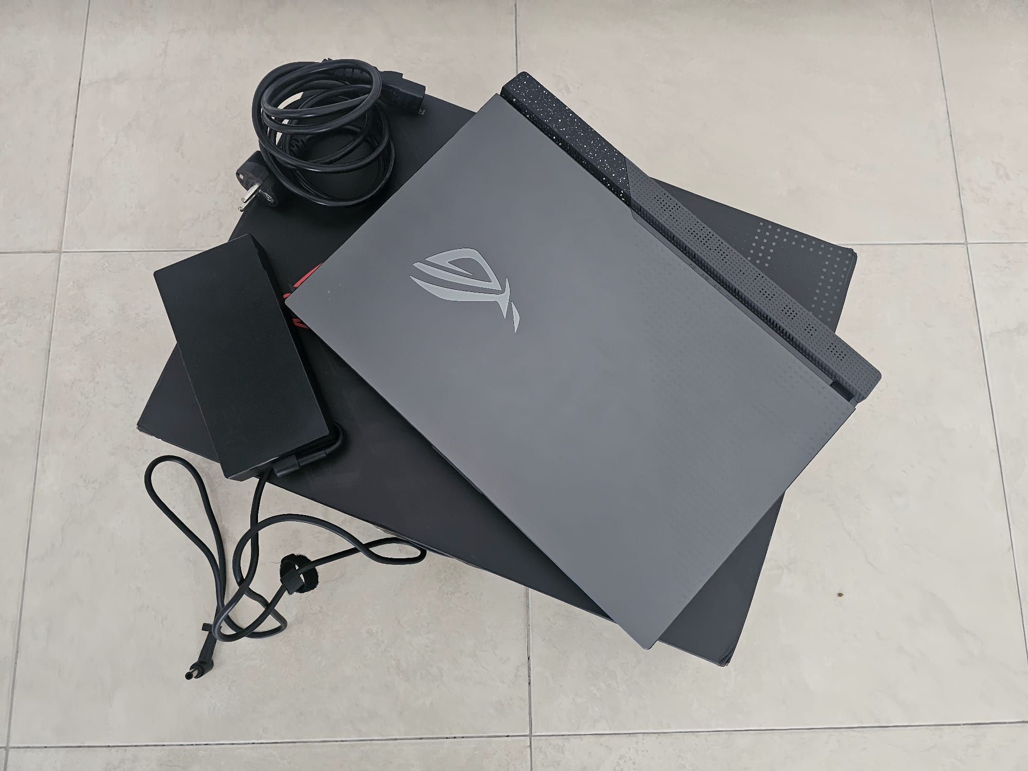 Asus strix G513 Ryzen 7