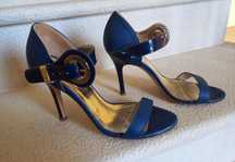 sandalias pele genuína: versace, carolina herrera, hugo boss e furla.