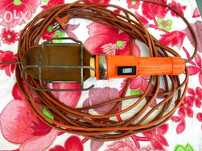 Gambiarra eléctrica laranja