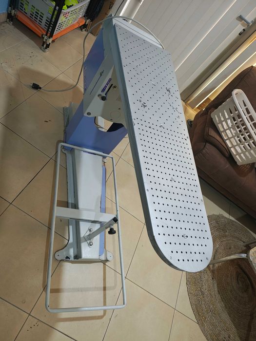 Mesa passar ferro.